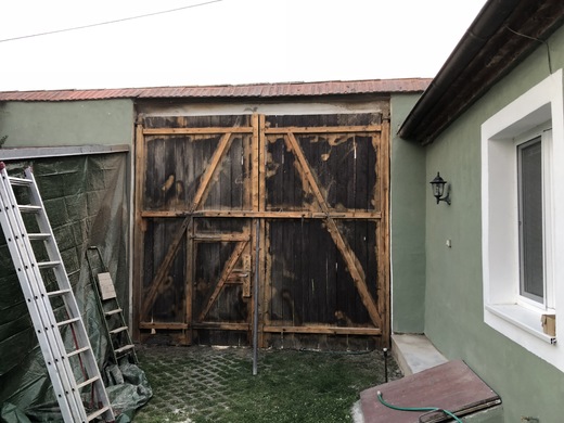 v průběhu tryskání
